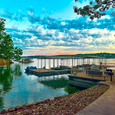 Lakehouse Wpools, Hottub, Dock, Sauna,Playground
